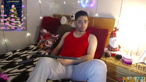 Snapshot of julian1225_ chatting on December 11, 6:48 pm Julian online show from December 11, 6:48 pm