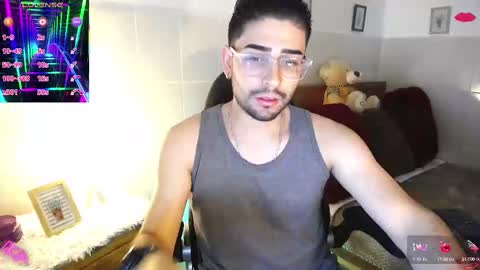 Snapshot of julian1225_ chatting on March 11, 2:32 am Julian online show from March 11, 2:32 am