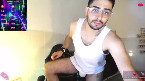 Snapshot of julian1225_ chatting on March 12, 11:01 pm Julian online show from March 12, 11:01 pm