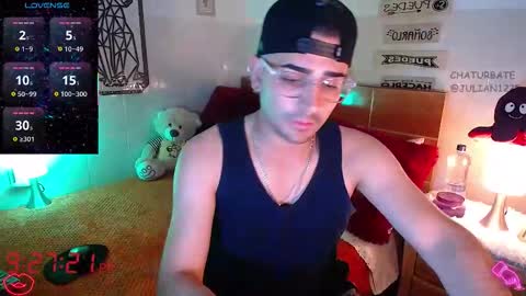 Snapshot of julian1225_ chatting on October 12, 2:27 am Julian online show from October 12, 2:27 am