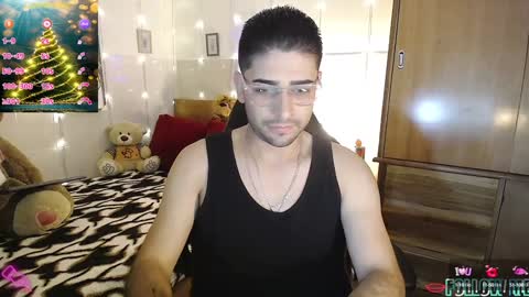 Snapshot of julian1225_ chatting on December 4, 2:42 am Julian online show from December 4, 2:42 am