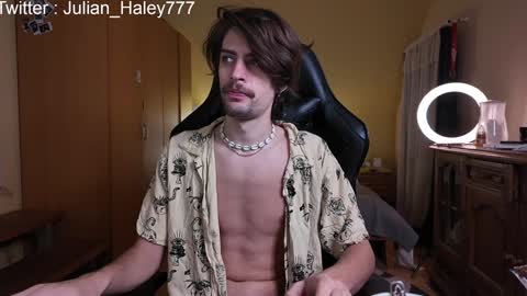 Snapshot of julian_cassablanca chatting on December 18, 4:20 am julian_cassablanca online show from December 18, 4:20 am