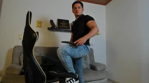 Snapshot of julian_wallace chatting on October 27, 7:05 pm julian_wallace online show from October 27, 7:05 pm