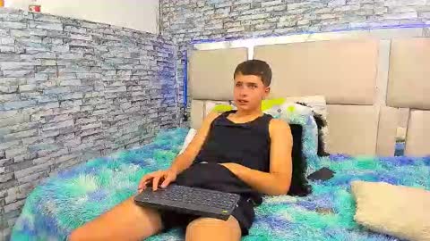 julian online show from October 16, 6:05 pm