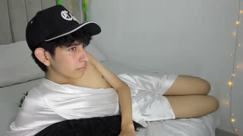 Julian online show from March 5, 9:11 pm