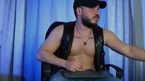 Snapshot of juliusmasters chatting on January 3, 3:44 pm JULiUS   online show from January 3, 3:44 pm