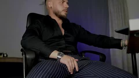 Snapshot of juliusmasters chatting on September 25, 11:57 pm JULiUS   online show from September 25, 11:57 pm