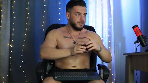 Snapshot of juliusmasters chatting on January 13, 11:49 pm JULiUS   online show from January 13, 11:49 pm