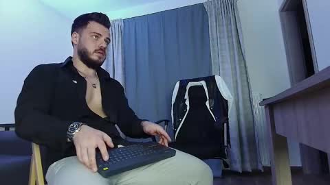 Snapshot of juliusmasters chatting on December 29, 4:30 pm JULiUS   online show from December 29, 4:30 pm