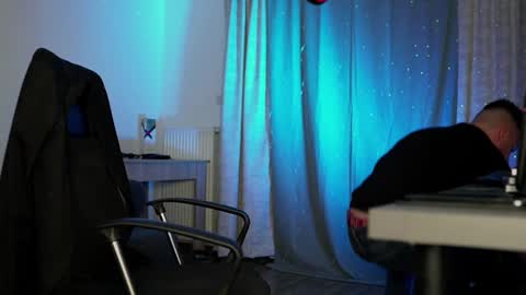Snapshot of juliusmasters chatting on March 9, 8:10 pm JULiUS   online show from March 9, 8:10 pm