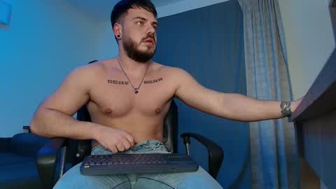Snapshot of juliusmasters chatting on December 26, 9:04 pm JULiUS   online show from December 26, 9:04 pm