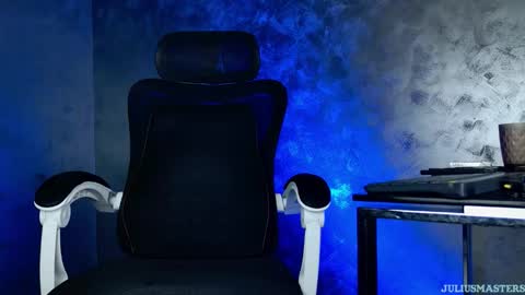 JULiUS   online show from February 3, 2:53 am