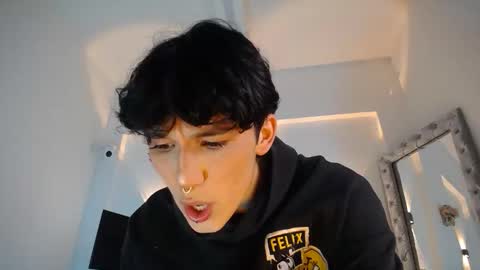 jullian online show from April 8, 9:23 pm