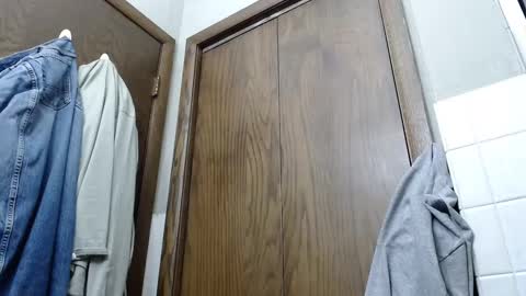 Snapshot of junk_yard_dog chatting on January 16, 12:42 pm Dave online show from January 16, 12:42 pm