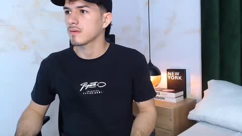 Justin online show from December 1, 7:39 pm