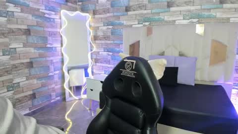  justin  online show from April 12, 11:44 am