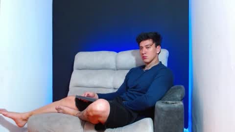 justinfuller_31 online show from January 16, 4:59 am