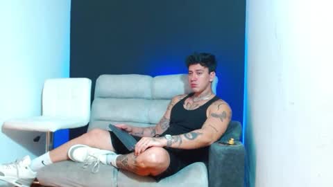 justinfuller_31 online show from March 11, 6:26 pm