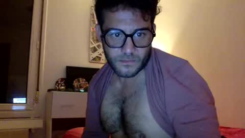 justme697977 online show from May 16, 12:41 am