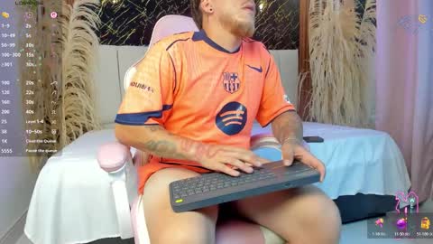 keane_lee_ online show from March 24, 8:02 pm