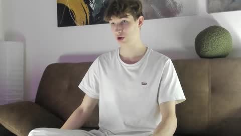 Snapshot of keithcozart1337 chatting on October 18, 3:39 pm Mark online show from October 18, 3:39 pm