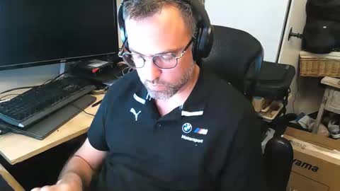 kelvin06133 online show from April 14, 10:09 pm