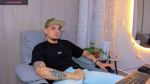 kendel_dimitri online show from September 27, 6:33 am