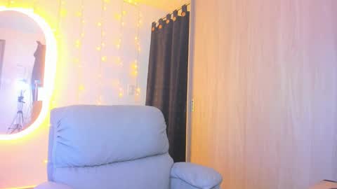 kendel_dimitri online show from December 17, 6:45 am