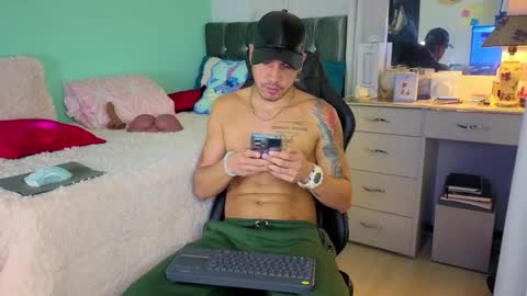 Snapshot of kenfenty chatting on October 28, 2:03 am Chriss Morales online show from October 28, 2:03 am