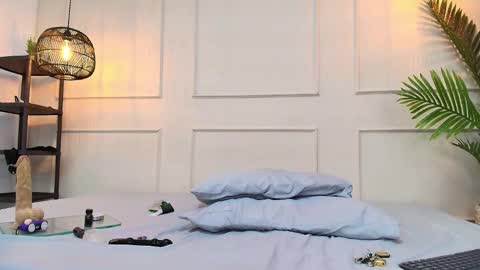 Kenneth Macias online show from October 12, 5:56 am