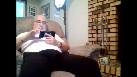 kes905 online show from February 5, 2:05 pm