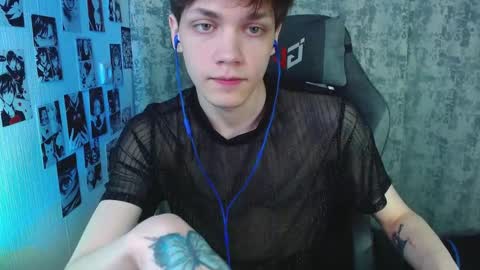 Snapshot of kevin_joestar chatting on October 25, 5:42 am Kevin online show from October 25, 5:42 am