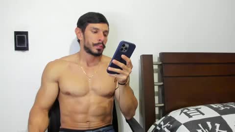 kevin_malone22 online show from April 21, 2:51 am