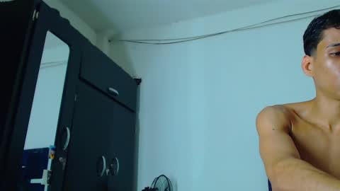 Snapshot of kevin_marlon chatting on October 20, 10:02 pm Kevin  y marlon online show from October 20, 10:02 pm