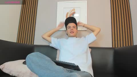 Snapshot of kevinn_blue chatting on September 14, 8:55 pm Sexy  Hot Kevin online show from September 14, 8:55 pm