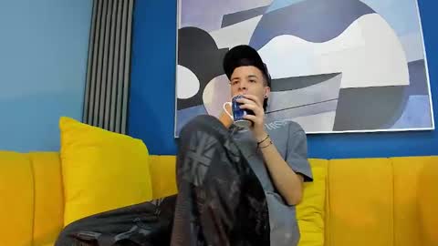 Snapshot of kevinn_blue chatting on September 13, 8:54 pm Sexy  Hot Kevin online show from September 13, 8:54 pm