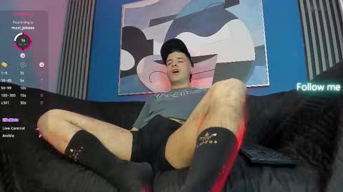 Snapshot of kevinn_blue chatting on October 10, 10:57 pm Sexy  Hot Kevin online show from October 10, 10:57 pm