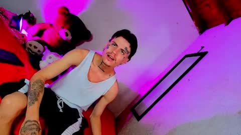 kevinperlas_ online show from December 15, 6:49 pm