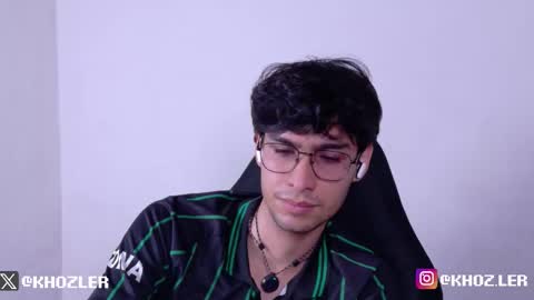 khozler_ online show from February 11, 2:49 am