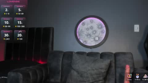 Khriss brown online show from December 19, 8:50 pm