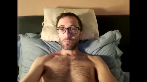 Snapshot of killua1993 chatting on October 24, 8:38 am kingstoned online show from October 24, 8:38 am