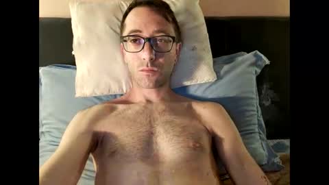 Snapshot of killua1993 chatting on October 1, 4:33 pm kingstoned online show from October 1, 4:33 pm