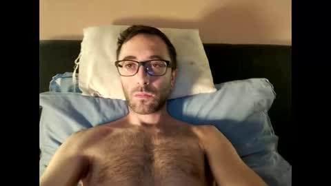 Snapshot of killua1993 chatting on October 22, 11:47 am kingstoned online show from October 22, 11:47 am