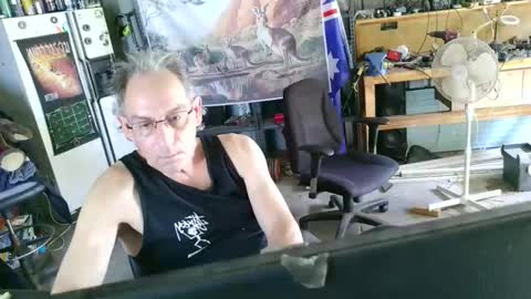 kimintheshed online show from April 19, 4:34 am