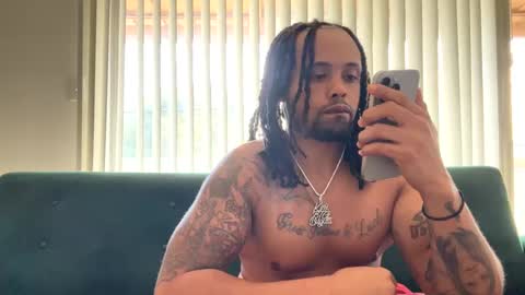 Snapshot of kingdabiggest chatting on October 2, 10:03 pm KingDaBiggest online show from October 2, 10:03 pm