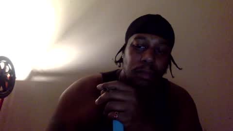 Snapshot of kinglibra420 chatting on October 18, 9:47 am loyal fuck online show from October 18, 9:47 am