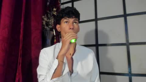 Snapshot of kingparker1 chatting on December 4, 4:32 am  A L E X  online show from December 4, 4:32 am