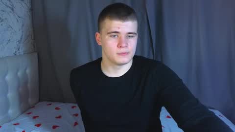 Snapshot of kittenmur chatting on December 20, 7:55 am Vlad online show from December 20, 7:55 am