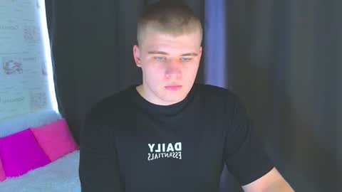 Snapshot of kittenmur chatting on October 7, 3:54 am Vlad online show from October 7, 3:54 am