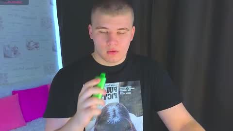 Snapshot of kittenmur chatting on October 14, 5:25 am Vlad online show from October 14, 5:25 am